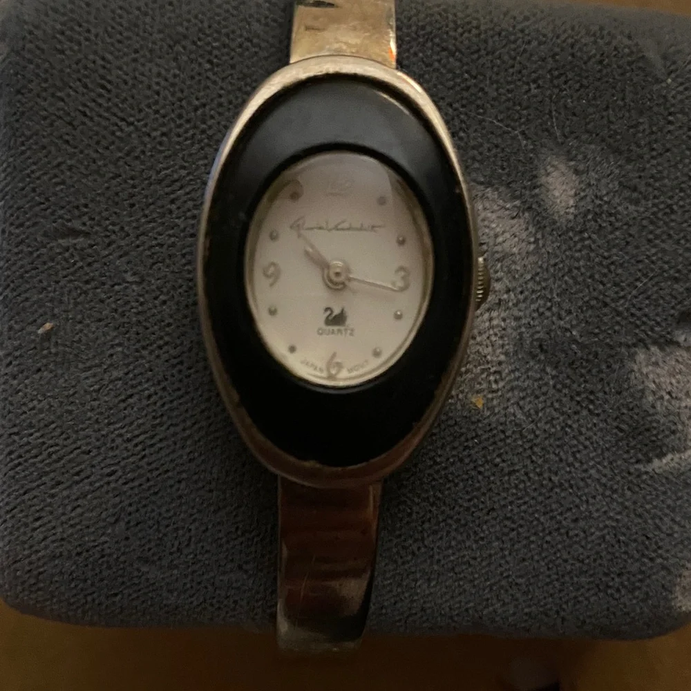 Vintage Gloria Vanderbilt Watch - needs battery